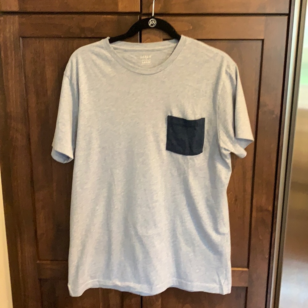 Men’s JCrew Light Blue T-Shirt navy pocket detail